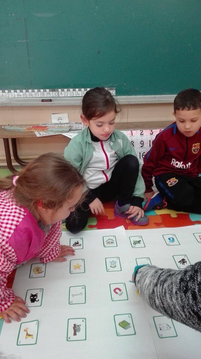 ETFUtrillas's tweet photo. .@dgafprofesorado @CPAlcorisa Impulsando la robótica en el aula. Hoy en la etapa de Infantil en el CEIP Antonio Gargallo Moya de Escucha. Ver la cara de los niños cuando se mueve el Bee Boot es una gran satisfacción. https://t.co/OxHhegIEE0