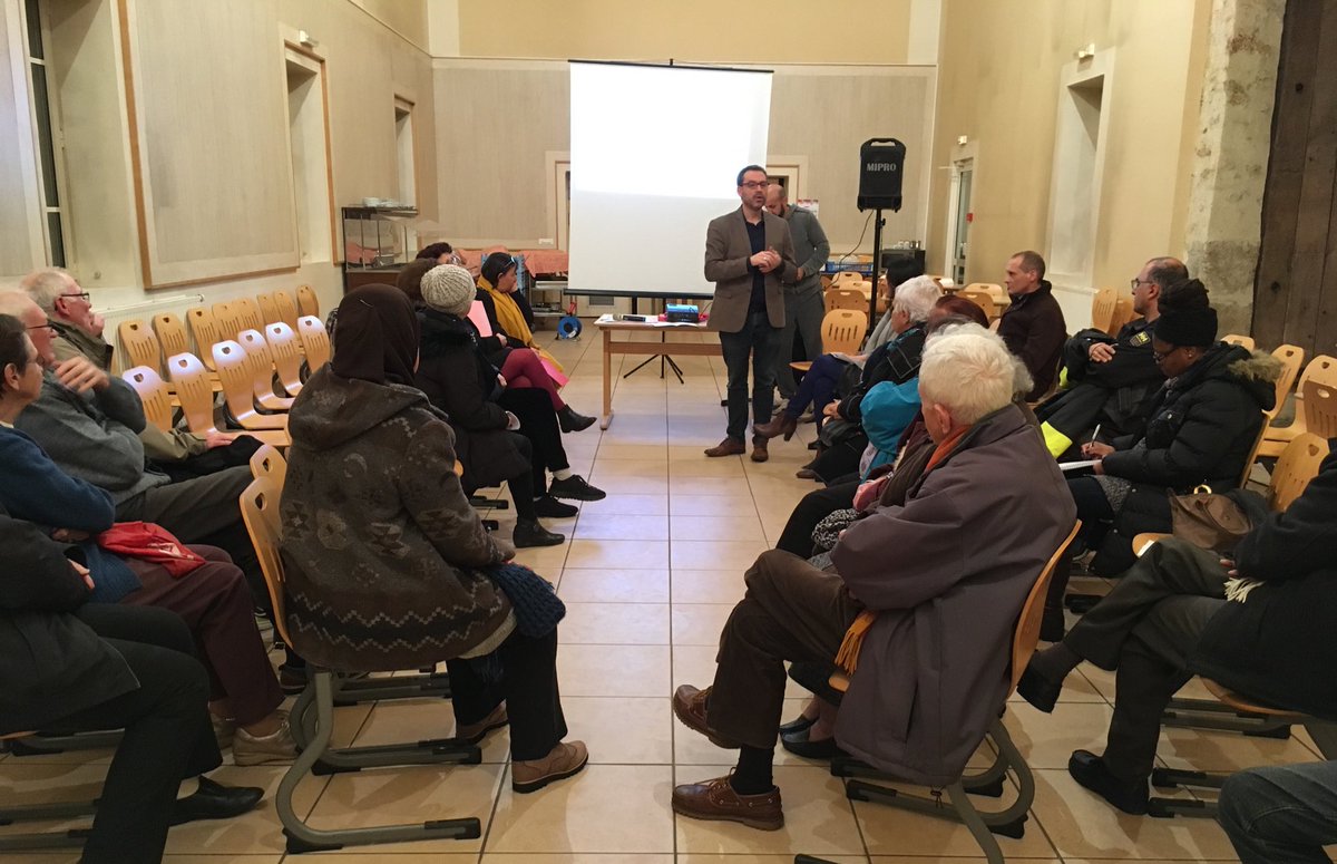 villedegrigny91's tweet photo. Conseil de voisinage du #Centreville ce soir à la #FermeNeuve, en présence du Maire @prio91350 et de son adjointe Yveline Le Briand - échanges avec les habitants sur le futur Cœur de Ville #République, l’adoption du #Pactefinancier, plan de développement de la video protection... https://t.co/zZhdKUIiXn