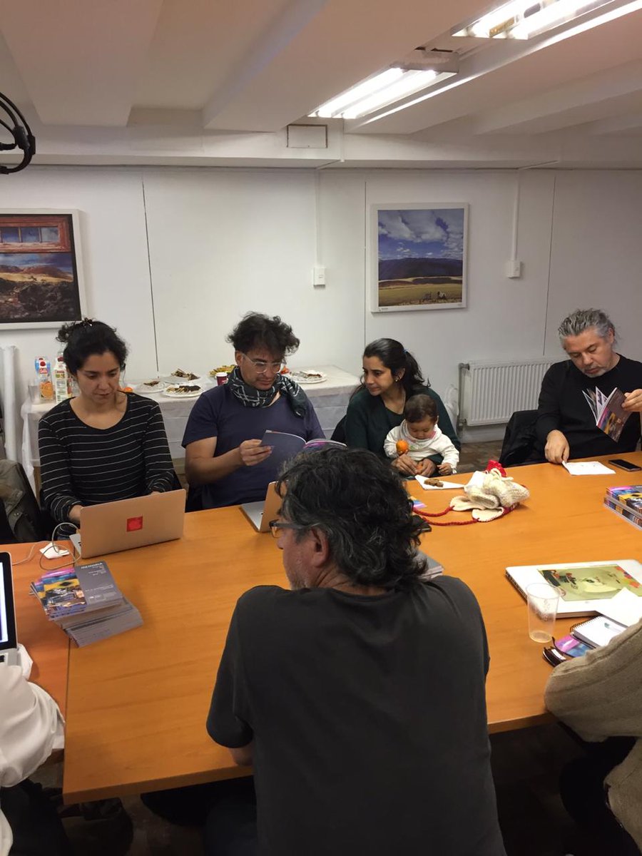 culturas_cl's tweet photo. En la primera jornada de trabajo de #MediosNómades, Encuentros Regionales de Arte y Nuevos Medios, en la Seremia de la Región de Magallanes, junto a gestores, artistas, curadores del ámbito de los nuevos medios y las artes mediales.
#NuevosMedios https://t.co/bSCTPIk6UB