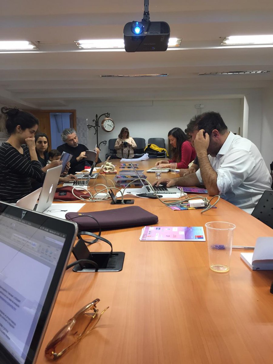 culturas_cl's tweet photo. En la primera jornada de trabajo de #MediosNómades, Encuentros Regionales de Arte y Nuevos Medios, en la Seremia de la Región de Magallanes, junto a gestores, artistas, curadores del ámbito de los nuevos medios y las artes mediales.
#NuevosMedios https://t.co/bSCTPIk6UB