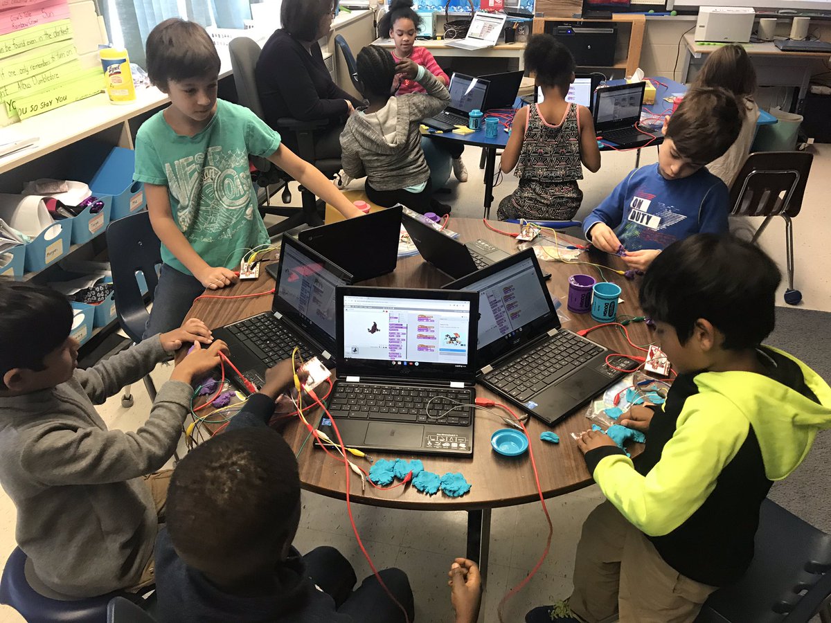 zophienucara's tweet image. Our first snow day gave my 1/2s the opportunity to code for the first time and make music with @scratch and @makeymakey! Loved the engagement 😍 Thanks to @13_hlusem for letting us join your 3/4s and getting them going with it! #npscdsb @npsc_schools #firstchat #secondchat