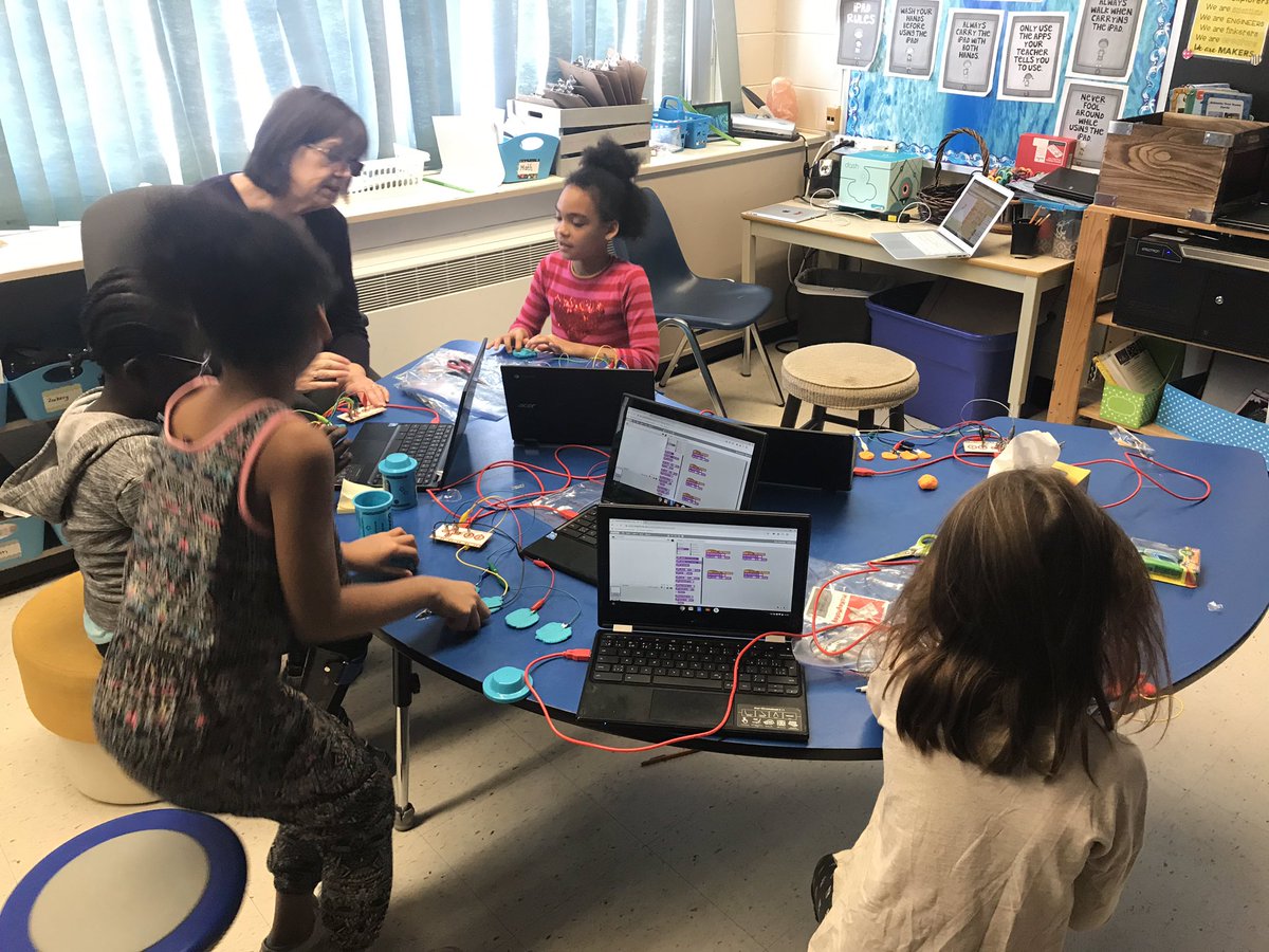 zophienucara's tweet image. Our first snow day gave my 1/2s the opportunity to code for the first time and make music with @scratch and @makeymakey! Loved the engagement 😍 Thanks to @13_hlusem for letting us join your 3/4s and getting them going with it! #npscdsb @npsc_schools #firstchat #secondchat