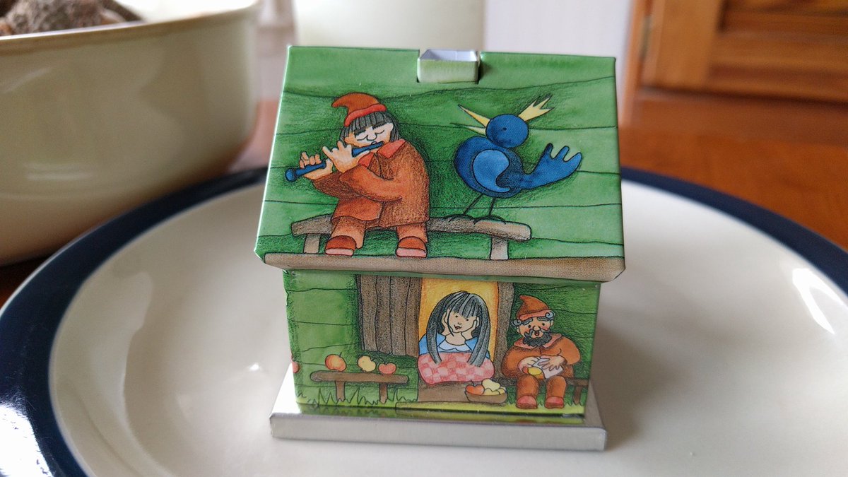 StineEckert's tweet photo. Ich habe die erste Räucherkerze der Saison angezündet und es riecht so wunderbar und heimelig. @DrNiColeman @petra_v @kleppiberlin @enchiladaverde #Advent #BeingGerman https://t.co/69Nx7JU9UI