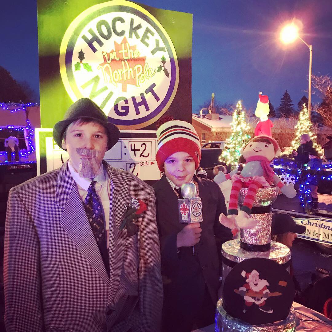 jjvaux's tweet photo. Hockey night in the North Pole 🏒🎅🏻@hockeynight @CoachsCornerDC @RonMacLeanHTH @Kemptville73s  @jasonyork33 @chiefekiefe 
#kemptvillesantaclausparade2018 #doncherryinterviewinghisfavourite73🏒 #billetbrothers❤️ #go73sgo https://t.co/Lp1Kkd5fGD