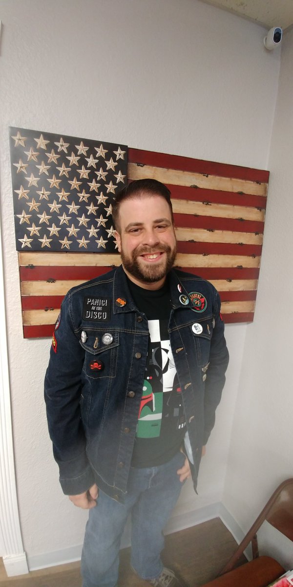 writer_84's tweet image. Feeling human again, just got a haircut and beard trim at @redlancuts in downtown Eagle. Thanks Taq for taking care of me and love this pin #feelsharp #thankstaq #redlancutsrules