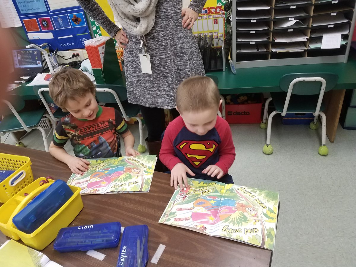 HF_Whitman's tweet photo. Celebrating Reading! #HFTigerPride https://t.co/0TQ0AxXFWf