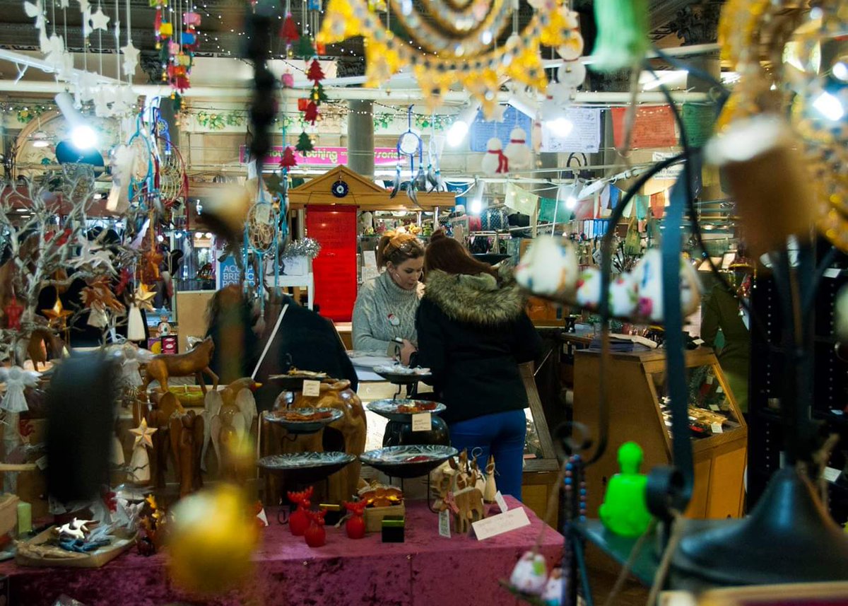 brisnightmarket's tweet photo. Started your Christmas shopping yet? 🎁

The Exchange Hall will be open on the night, so support your small, local, independent stallholders this year. You can pick up everything from jewellery and fossils to chilli sauces, clothing, toys and more. https://t.co/F1ByhGP1ZI