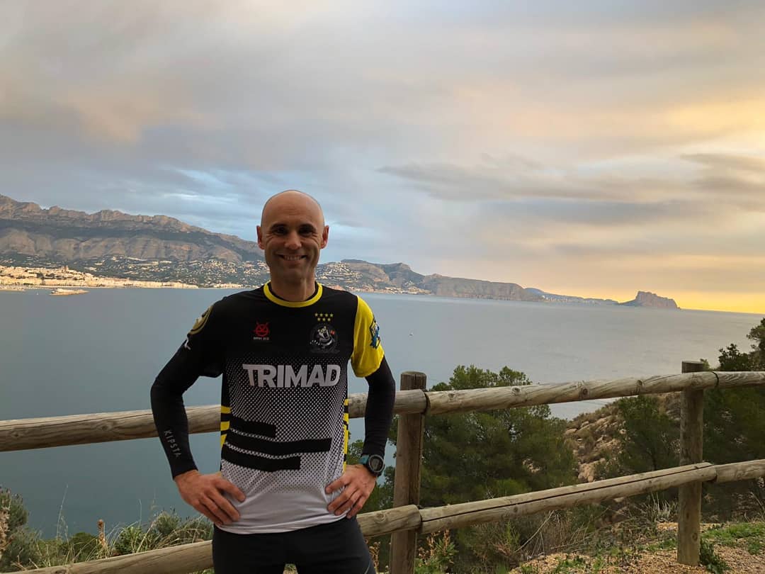ClubTrimad's tweet photo. Cualquier sitio es bueno para sacar la camiseta y correr un ratito.
#buzzsquad🐝 #trimad #trimadletas #trimadpower #beTrimad #tripon #stingpower #triathlon #tri #triathlete #fullgas #bee #brk23team #equipo #💛🖤
#team #road #tt #run #running #btt #mtb https://t.co/nC2zTjSzyC