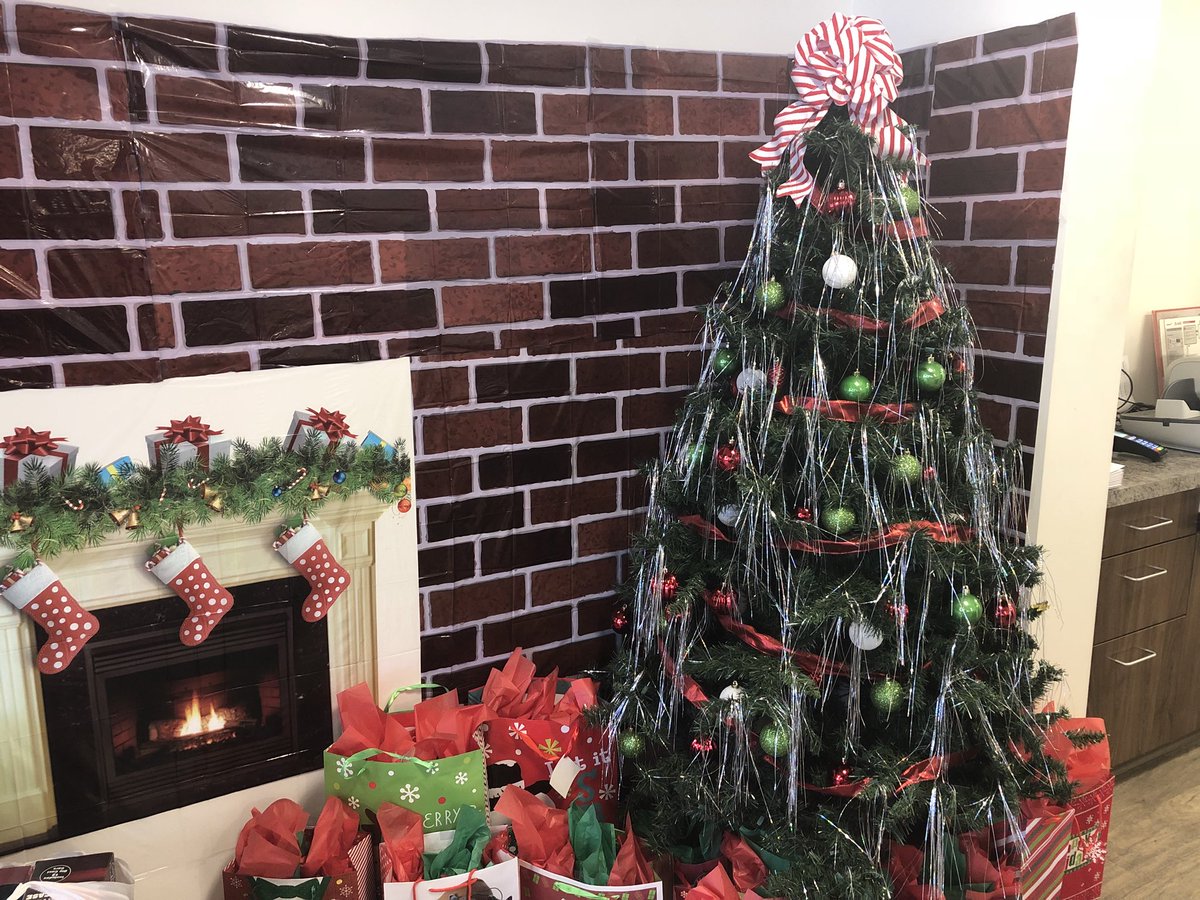 CSIpgh's tweet photo. #CSIpgh is bringing the Christmas cheer this year! 🎅🎄🎁
We’re participating in the Toys from Techs Toy Drive benefiting Beverly’s Birthday! You can donate to the toy drive by bringing new, unwrapped toys for boys and girls ages newborn to teenagers to our Main branch. https://t.co/5MhkHVHInD