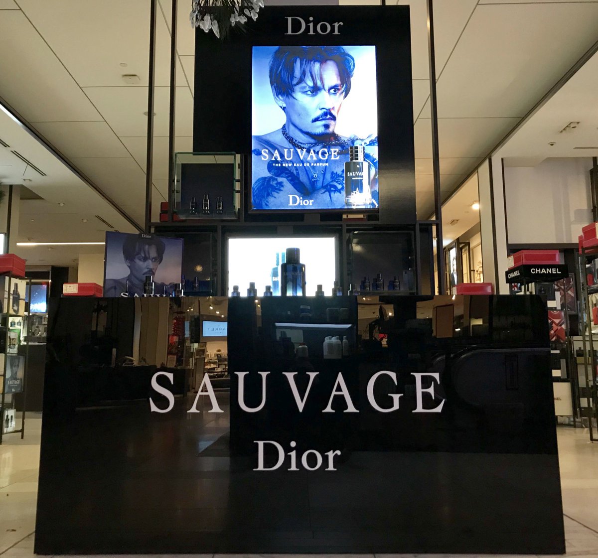 VisualCiti's tweet photo. @Dior Sauvage Display
#visualciti #visualsoflife #visualmerchandising #merchandising #retaildesign #storedesign #instoredisplay #storedisplay #visualprops #dior #sauvagedior https://t.co/bpHGPtQmDA