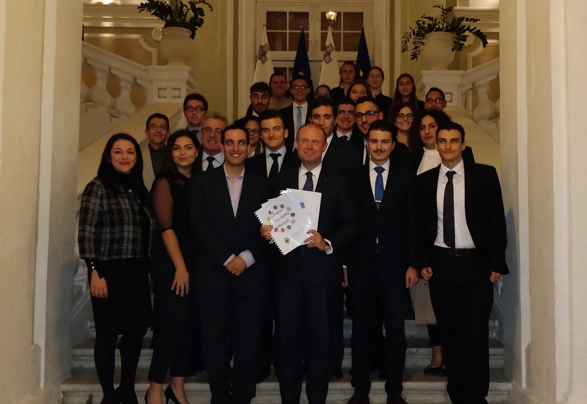 Always a pleasure meeting @KNZMalta #NationalYouthParliament participants to discuss their #Parliamentary resolutions. @JosephMuscat_JM @EvaristBartolo @MaltaGov