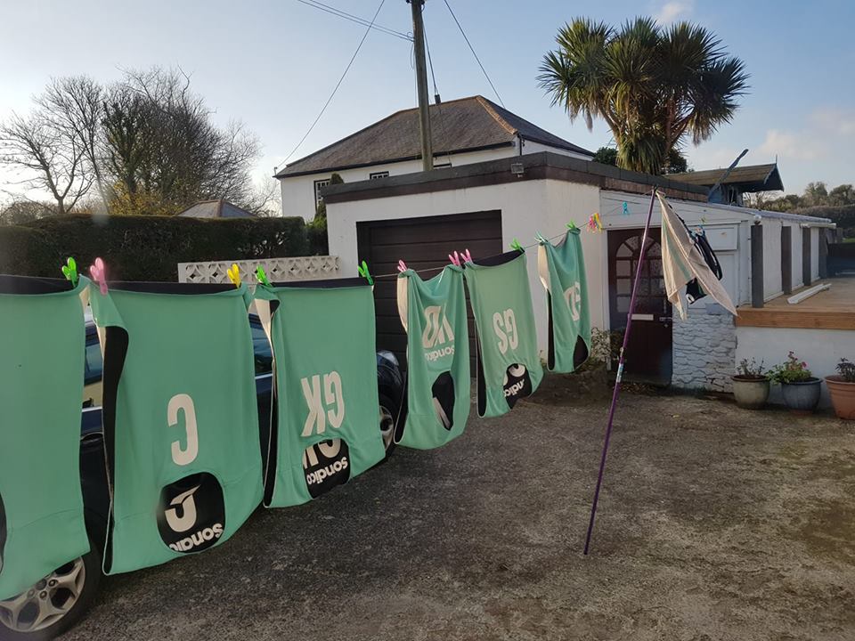 BaysidePZ's tweet photo. Washing the bibs..... 
#BetTheRosesDontHaveToDoThis #Netball #SocialLeague #Cornwall https://t.co/SGEtYVeWzp