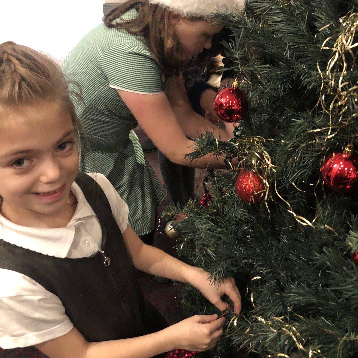 Springwood_Prm's tweet image. The Glee Club were superb this afternoon singing at the park inn hotel. I’m super proud of them #springfamily #springmusic