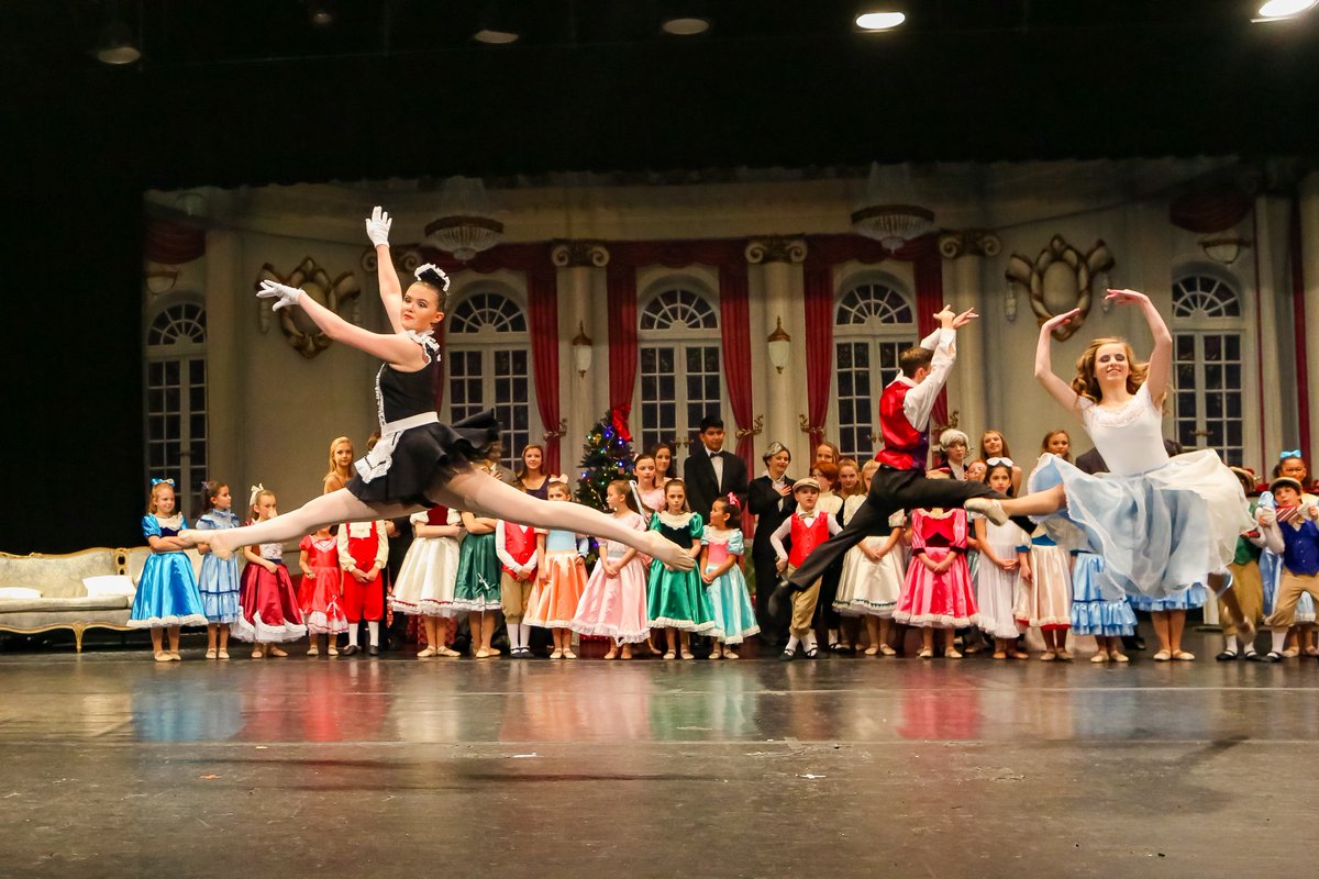 Haven't bought your tickets yet for the Nutcracker? What are you waiting for? Opens in a few hours!
alexandrianutcracker.com