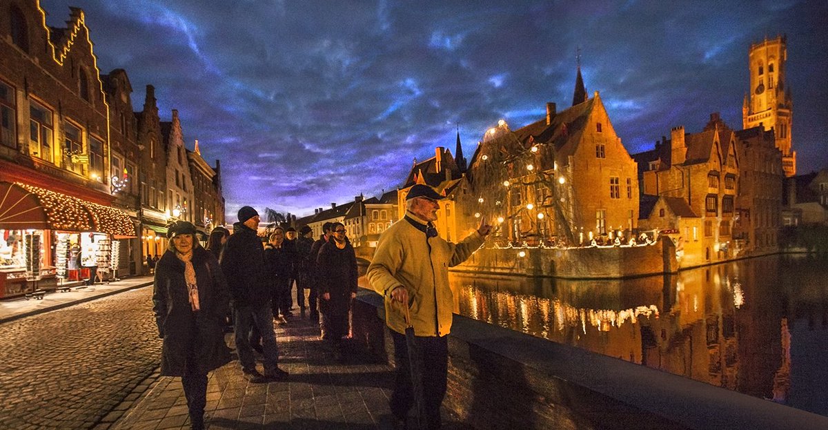Visit_Bruges's tweet photo. Discover hidden gems and secret places next to the must-see heritage and architectural highlights of Bruges during our exclusive guided winter walking tour. A truly unique experience! Info &amp; tickets: https://t.co/6UyGc4kDQ1 https://t.co/8OPzCGQwFZ