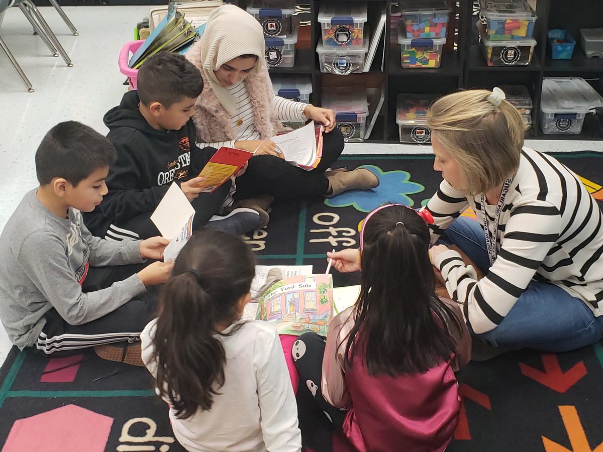 Dr_Mihalik's tweet photo. Proud to see the powerful work done during our labsite session with @CTrifiro_ 📚 Great minilessons focusing on conferring with 1st grade 🙂 @SugarlandES @gailbrady508 @LauraGagacki @evihickman1 @PathwaysLCPS https://t.co/9NgPWeDoh1
