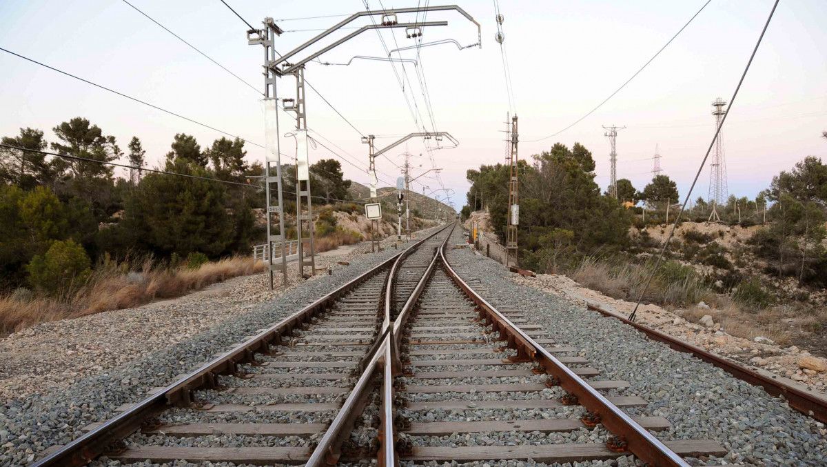 ElTemps_cat's tweet photo. #Economia | Trobada a Vinaròs de l' @iiveeinstitut per reclamar l'execució d'aquest tram. Per @violetatena. 
https://t.co/l64MVHNtKm https://t.co/xN54ceX2lI