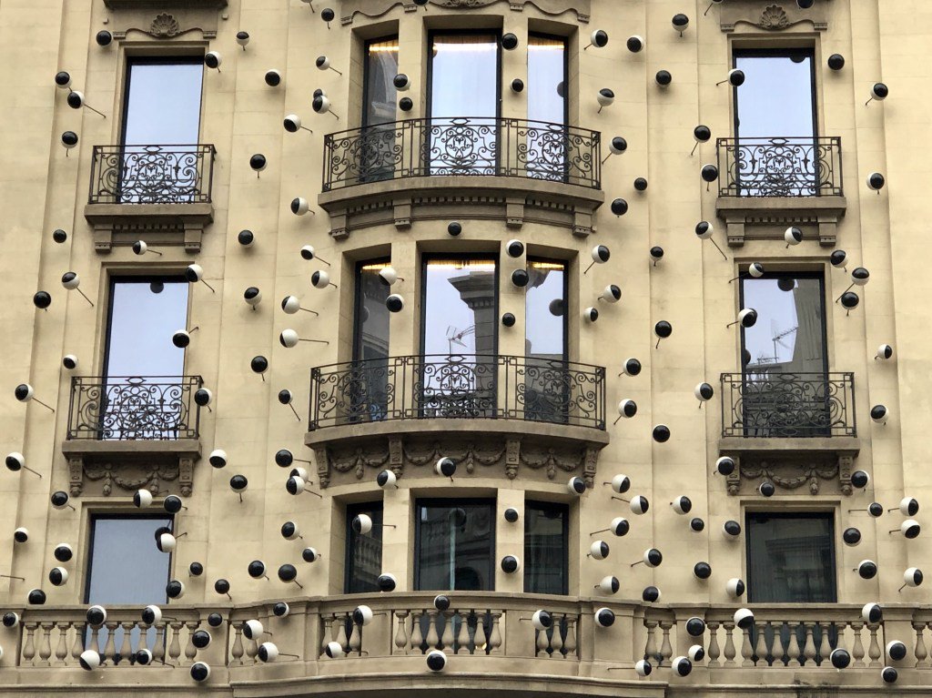 Reinventingrid's tweet photo. Frederic Amat: Muralist Extraordinaire in Barcelona https://t.co/PvnykzdmyV https://t.co/fVjj8ffN7l