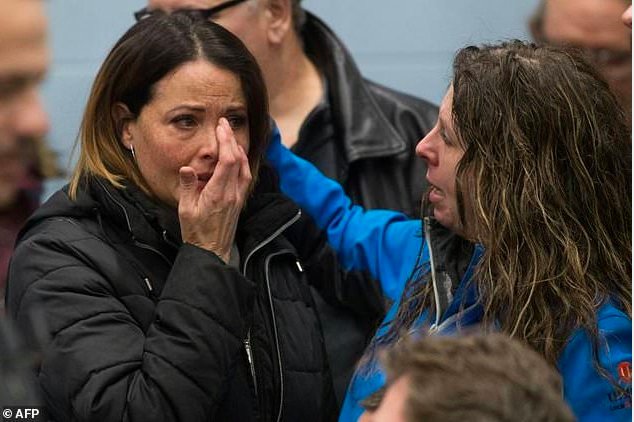 MicheTiraboschi's tweet photo. General Motors workers wiping away tears after company laid off more than 14,000 people without warning, just before the holidays https://t.co/kdQNhFOqXd #DirLav2018 #FPML2018 https://t.co/93NcNSfuHL