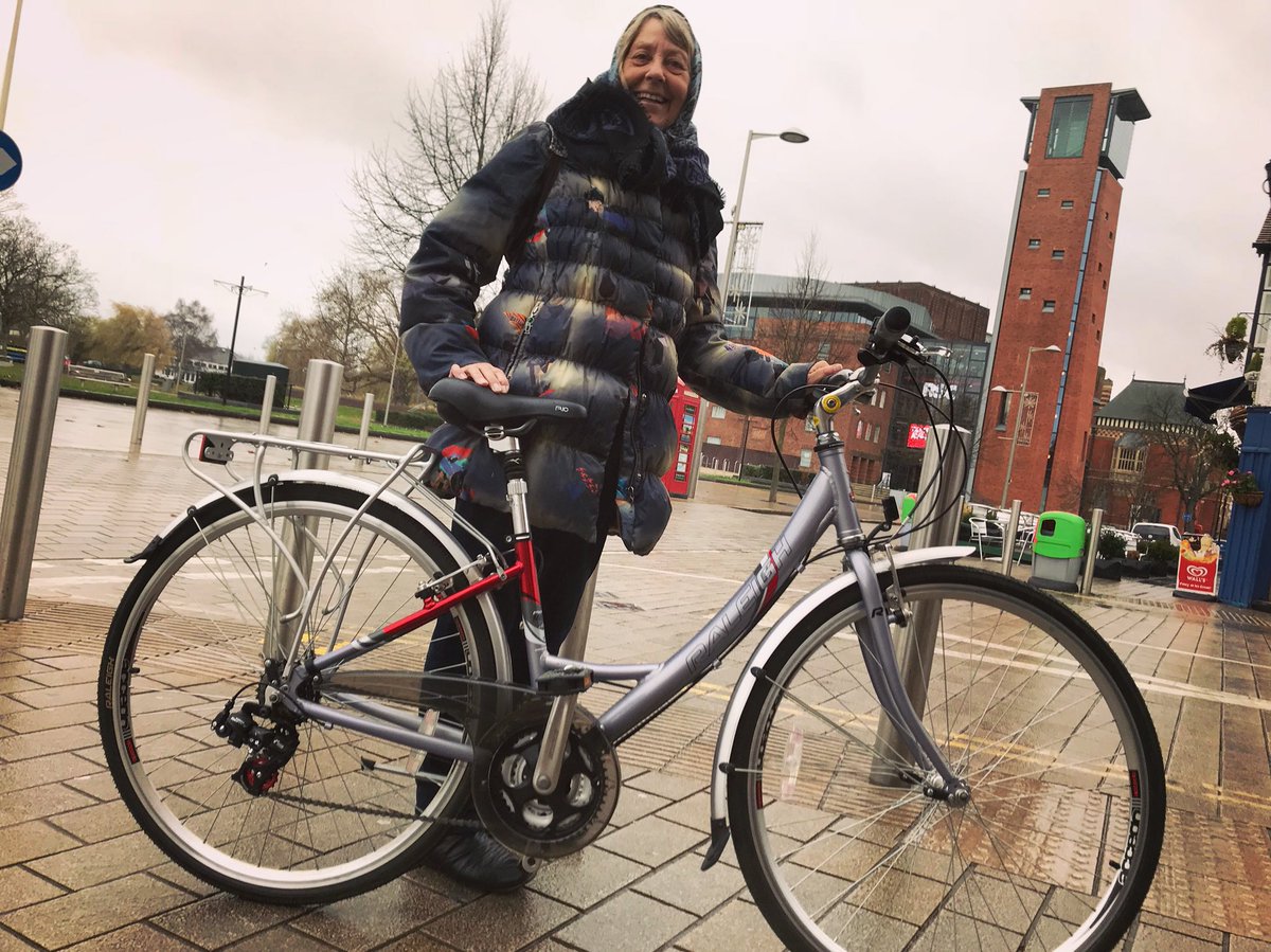 Dolly2racer's tweet photo. What to get mum for her big birthday..
A bike of course!
She hasn’t cycled for over 20 yrs,she doesn’t remember ever owning one of her own,but she’s been saving up for one,to ride to her friends
Age is no barrier
💯% mindset
Mum LOVES her new bike!
Name “Allez”. Allez the Raleigh https://t.co/bNjKhuZO11