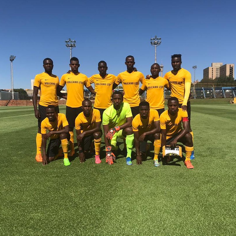 MukuraVS's tweet photo. The XI that started the match today.
Standing from left: David, Alexis, Gaël, Saïdi, Innocent, Onesme.
Sitting: Iddy, Mutijima, Umar, Hassan, Ciza.
#TotalCAFConfederationCup 
#TotalCAFCC https://t.co/EP6VgrZZtu