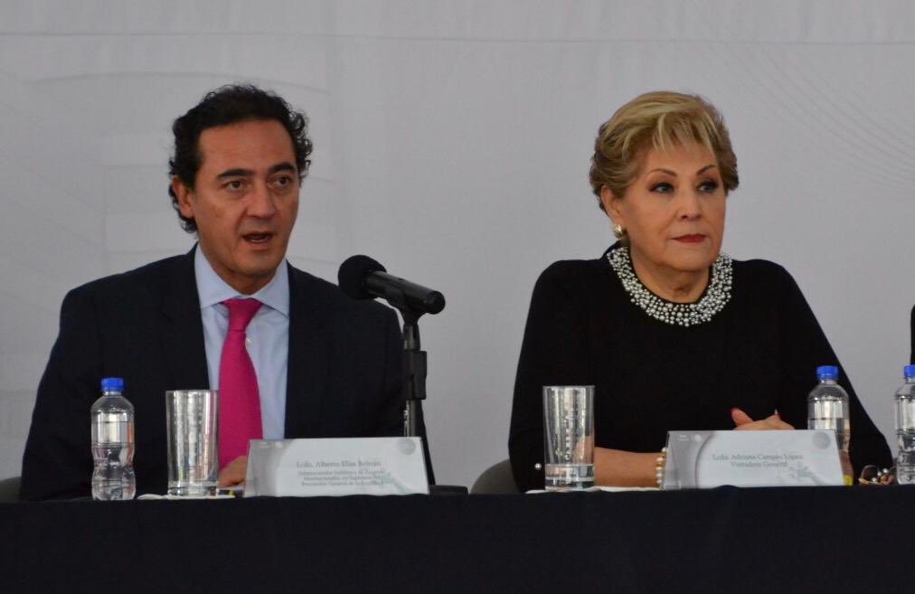 FGRMexico's tweet photo. La perfección institucional es un proceso permanente. Servir a la sociedad con honestidad y apego a la ley, se dice fácil; pero construir mecanismos y una arquitectura y cultura institucional acordes con ello, requiere mucho esfuerzo, tiempo, voluntad y, mejora continua. https://t.co/hlPkK1hzKl