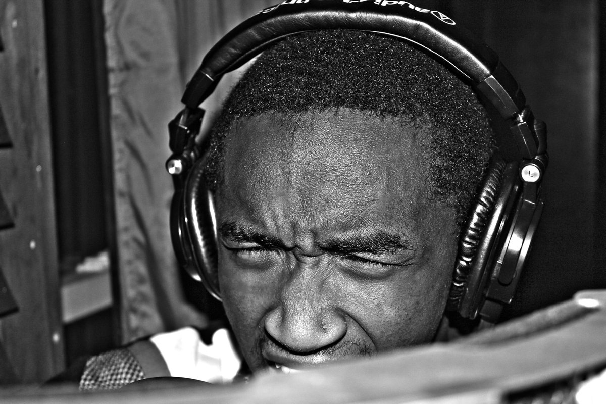 WarnedProphecy's tweet photo. “Patience is a sign of maturity that some try to stop”

MATURE ALBUM DROPS TODAY AT 4pm
ALL PLATFORMS ‼️

~sincerely artist 🖖🏾
@PrinceSeeFour 

📸: @Jrosemusic_

#WednesdayMotivation #art #artist #Brockton #fashion #HipHopArtist #warnedprophecy https://t.co/GJ7VEu5awR