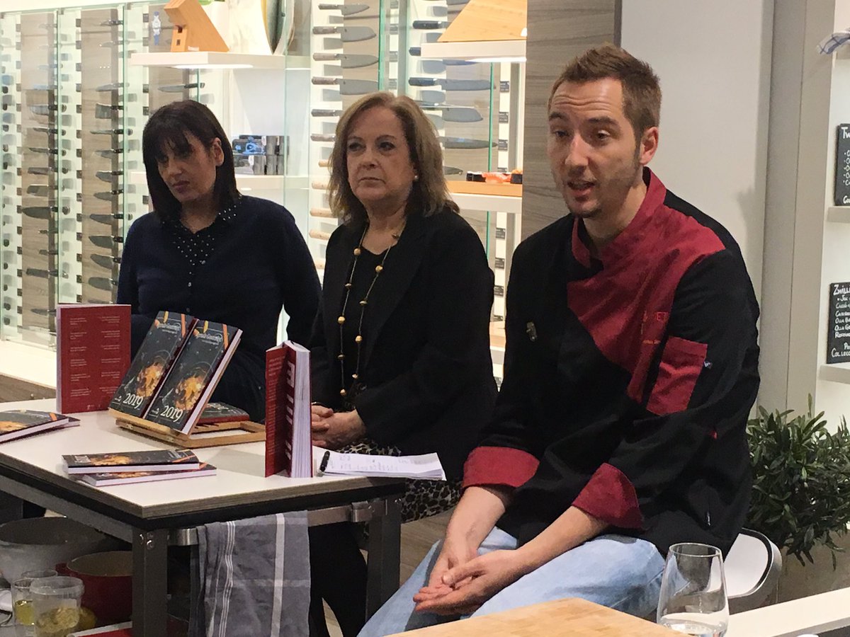 flavorcook's tweet photo. Nace la Agenda Solidaria Gourmet 2019 by @gourmetlikeme  y @eraseungourmet con respaldo de grandes chefs👩🏼‍🍳👨🏻‍🍳📔 El 50% de cada venta se destina a  @fundacarlossanz cuyo objetivo es sensibilizar sobre la donación de órganos para salvar vidas #agendagourmet2019 @MOScomunicacion https://t.co/kDfPFM3LW7