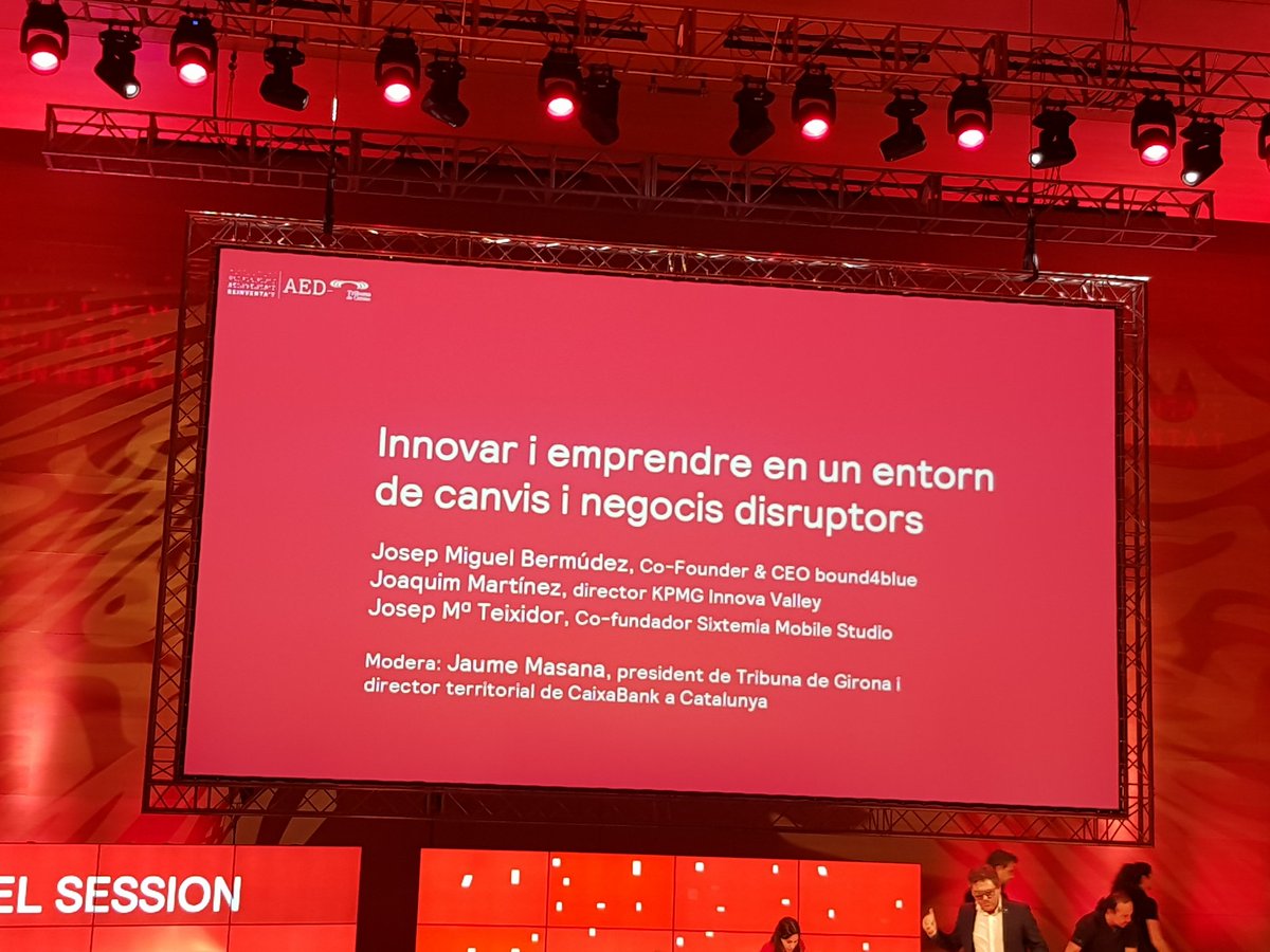 AndreaBikfalvi's tweet photo. Avui jornada #reinventat2018 amb tots els alumnes #masterengind #masterMEDE i #masterRH! Moltes gràcies @TribunadeGirona @PatronatEPS i @UdGCCEF! @udgmasters @rudi_dKas @PilarMarquesGou https://t.co/Ysvfncdc3F