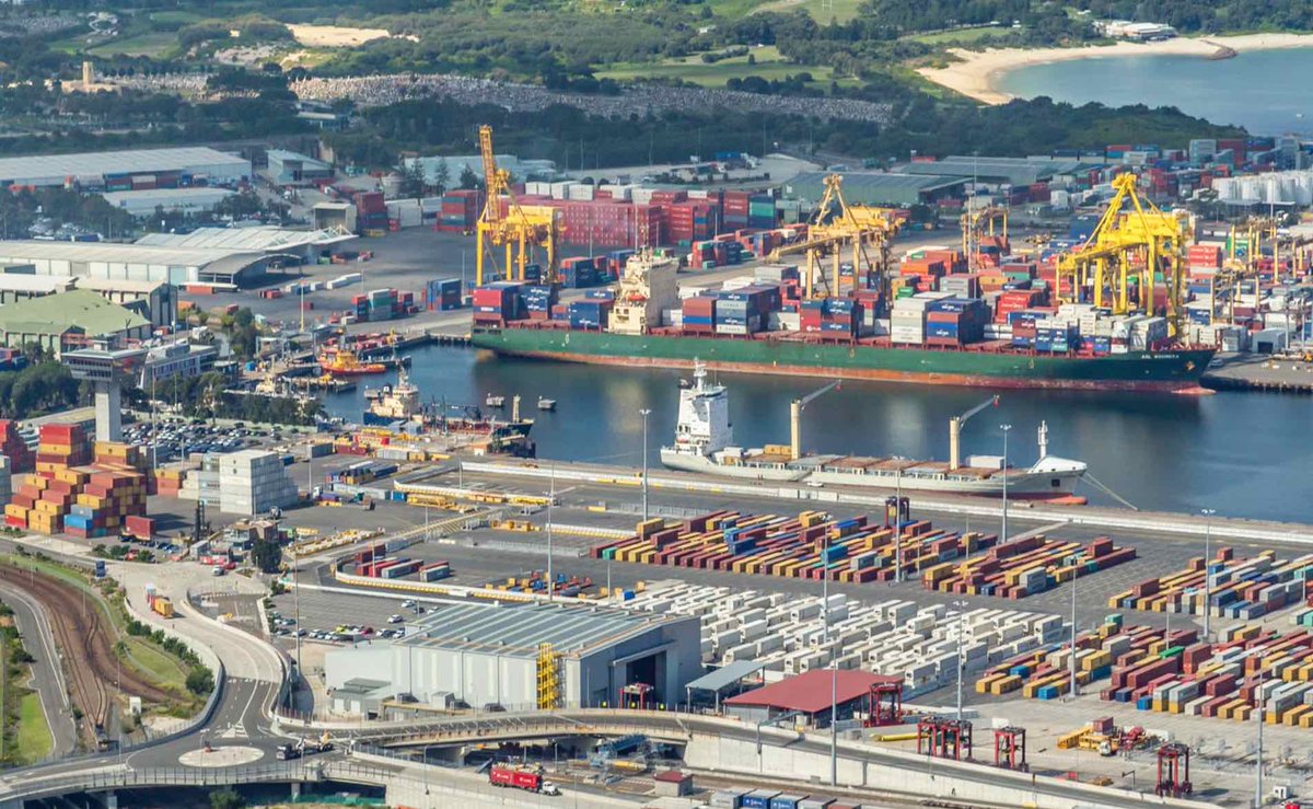 PortToday's tweet photo. Port Botany to increase #Rail capacity up to 3 mln TEU - https://t.co/kuIh2bry7i #Australia #PortProjects https://t.co/NbR6TOniai