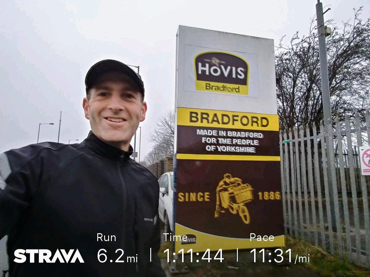 RideWozzy's tweet photo. #NovPlus1 Day 28 - 28 running miles keeping Local to #Farsley after yesterday's energy bonk then out for #FarsleyChristmasLights switch on.

420 miles plus the height climb of Everest so far! 🥴

Running for Leeds Deaf Children's Society 🙏:
https://t.co/fZD5Y9nfPq https://t.co/Smb86l40iS