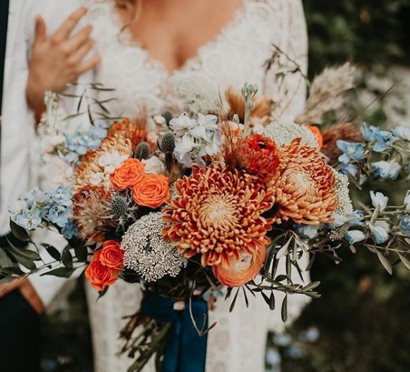 WeddingWire's tweet image. Is this not the most gorgeous fall bouquet you have ever seen?! 😍  #FallingForFall {Tara Sproc}