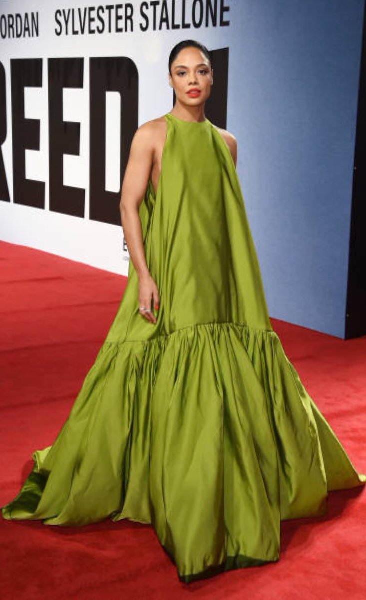 redcarpetround_'s tweet photo. Who: Tessa Thompson
Wearing: Valentino FW18 Couture
Where: “Creed 2” premiere in London
Styled by: Wayman and Micah

#instastyle #instafashion #fashion #style #redcarpet #redcarpetroundup #Creed2 #tessathompson #valentino https://t.co/jceuKDfwO5