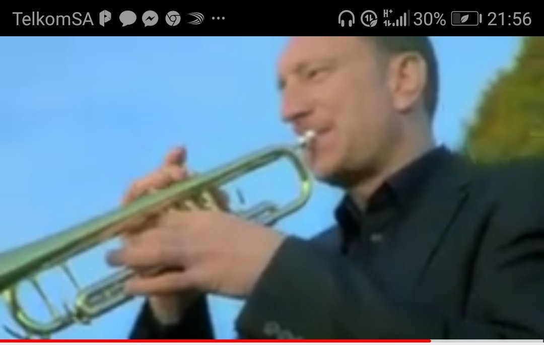 @KstarrsRadio Hey Norman,i see u always play Andreas Vollenweider on your radio show,pity I don't get 2 listen to it I'm based in SA,I was wondering if you can help me,do you know the guy playing a Trumpet on Andreas 'sAIR DANCE song?the guy on the pic below,I've tried Google with no luck🙏