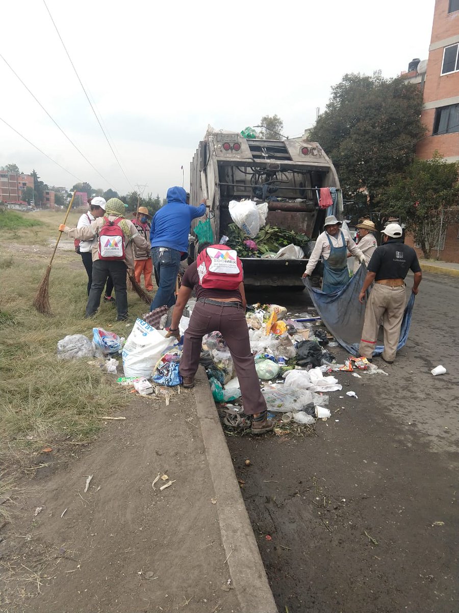DSPCIZCALLI's tweet photo. Jornada de limpieza en la zona donde se colocó el Tianguis en Infonavit Centro.
#MejorIzcalli
#MunicipioConValores https://t.co/NyhCXvOZvY
