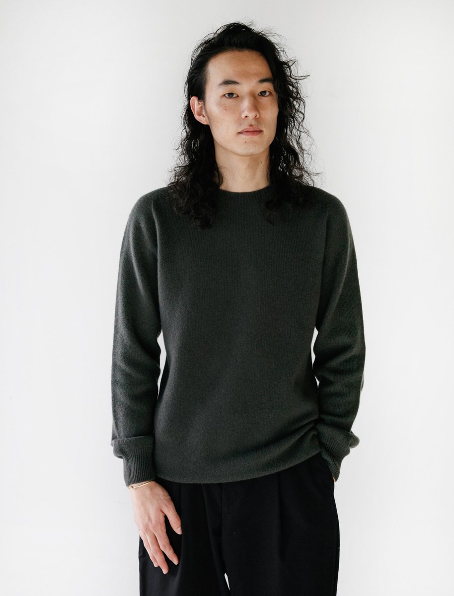 NEIGHBOUR Knitwear is now in stock.

A collection of seamless sweaters in 100% Shetland Wools, and also new Merino Wool/Cashmere blends.

Available in Vancouver / Toronto.
shopneighbour.com/collections/ne…