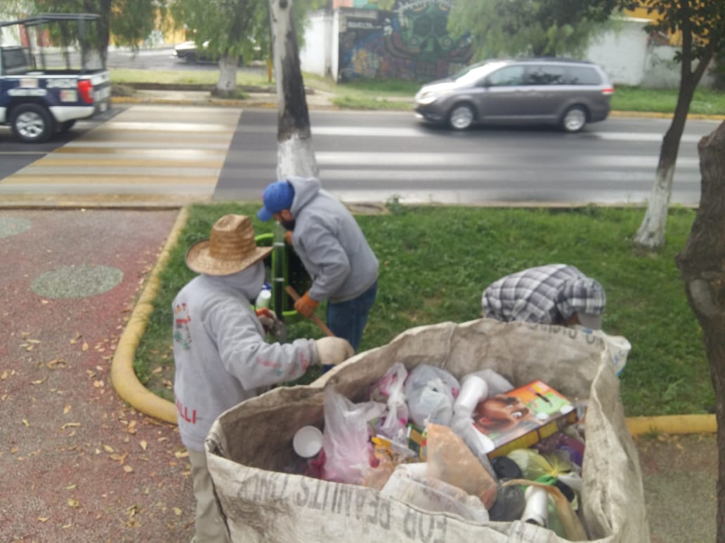 DSPCIZCALLI's tweet photo. Jornada de limpeza sobre Av. Constitución.
#MejorIzcalli
#MunicipioConValores https://t.co/gS3jf952VH