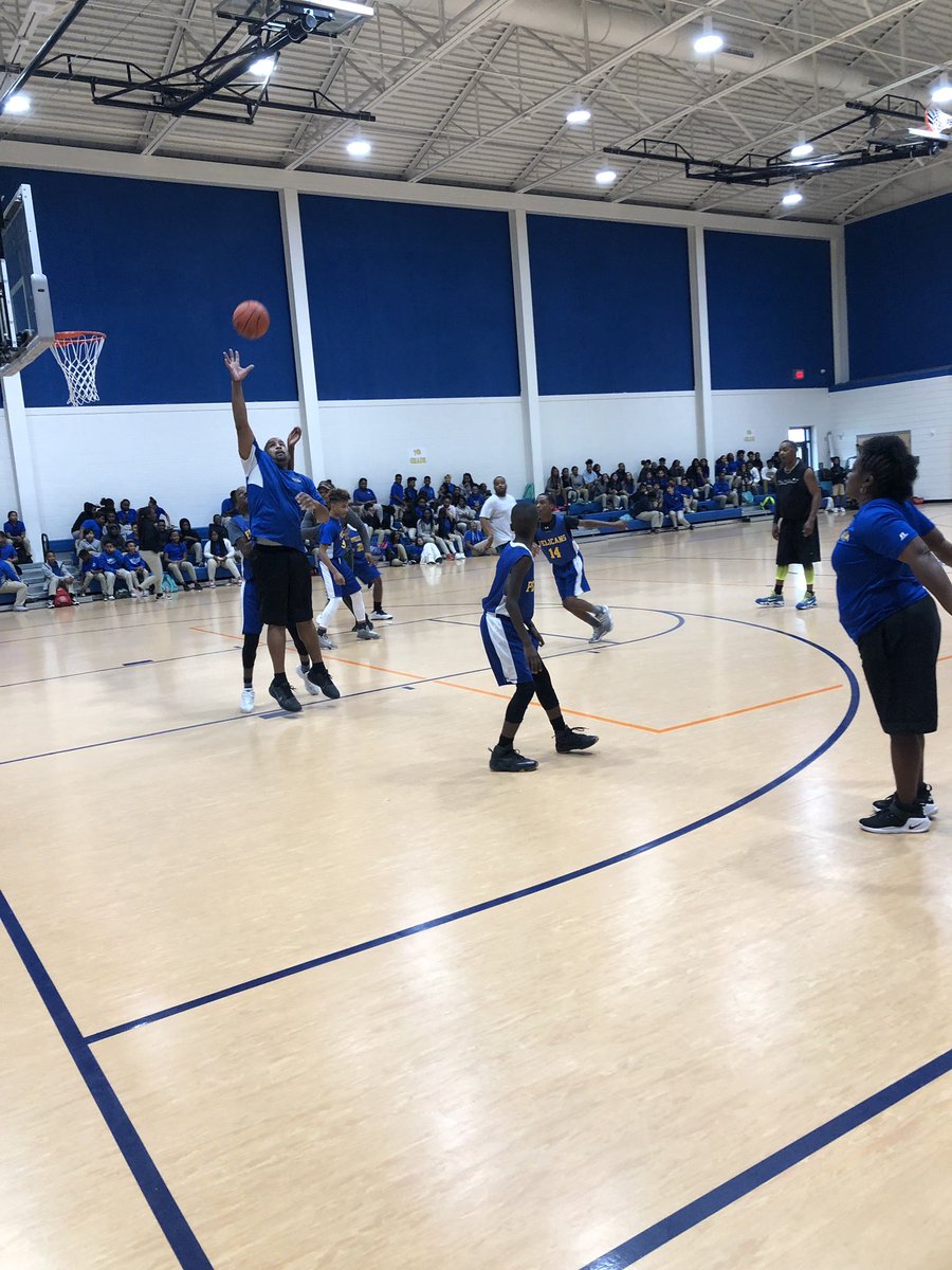 ElementaryLake's tweet photo. Faculty versus Student basketball game! 💙💛 @WVashita @doogiewsj77 @JuwaanRogers We do it all for the kids! https://t.co/t3L4aZZAoe