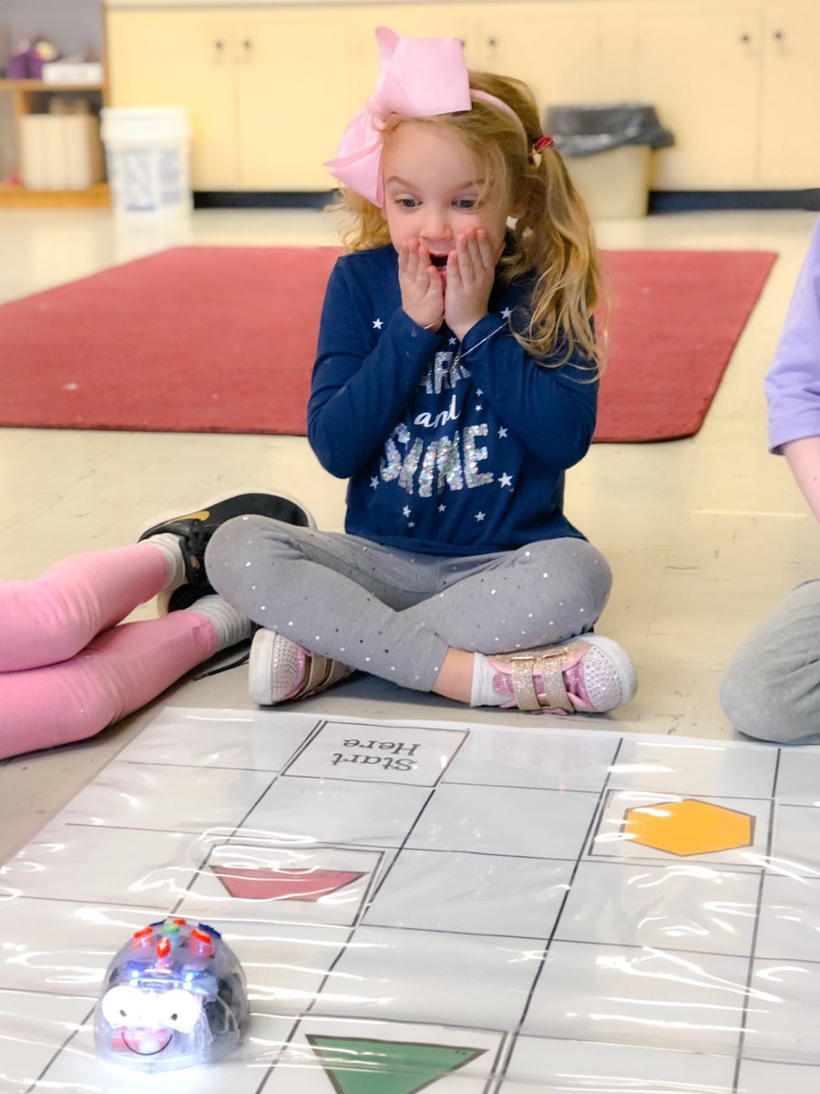 mollieperachio's tweet photo. Learning how to program robots today... #firstgraderocks #beebots #Algorithms #makerspace #robots @pgranchelli @cfbprincipal @MERITMillis @BeebotCo https://t.co/DOj5Zf0fJR