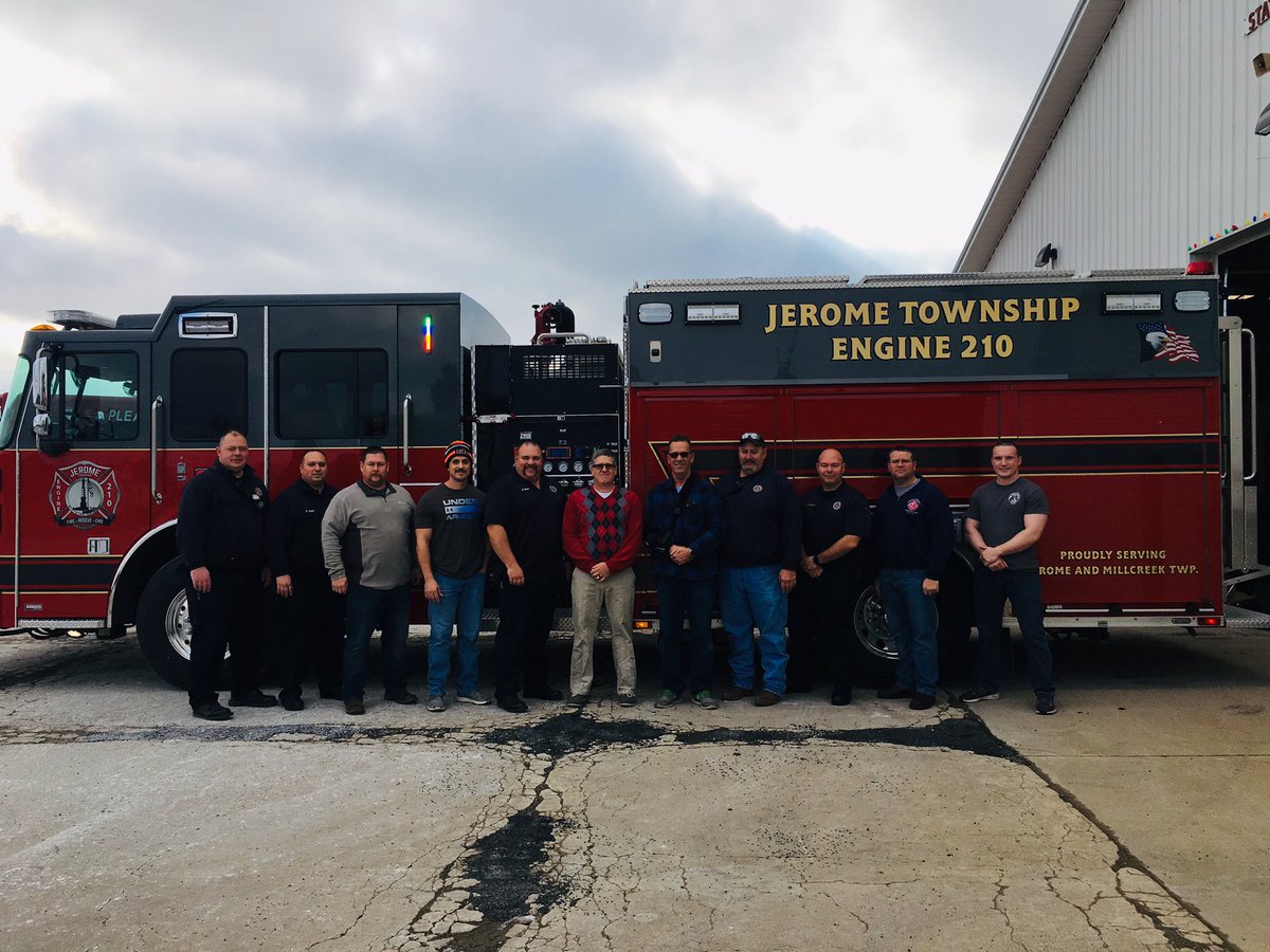 JeromeTwp210's tweet image. Today we celebrated Lt Bemiller’s career. Brian was the last of the six original full time firemen when the department was formed. Thank you for your 26 years of service to the community!