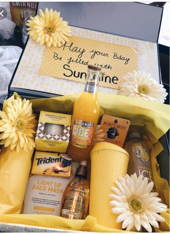 bailey_estep2's tweet photo. Boxes of sunshine are literally the cutest things ever 🌞✨ https://t.co/pUhv4Pm43t