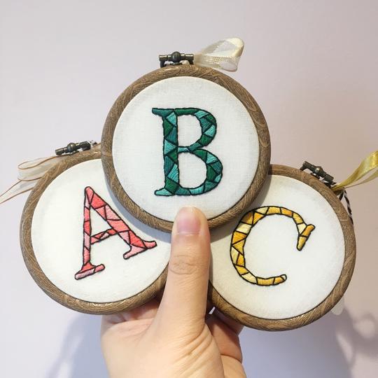 hatchlingmakes's tweet photo. I have a few ready to ship monogram embroideries in my store! Perfect for adding to gifts, popping in stockings or tying to Christmas trees! https://t.co/s4DnD9FXZ1 #handmadehour #londonlocalteam https://t.co/MrhSjbIX6T