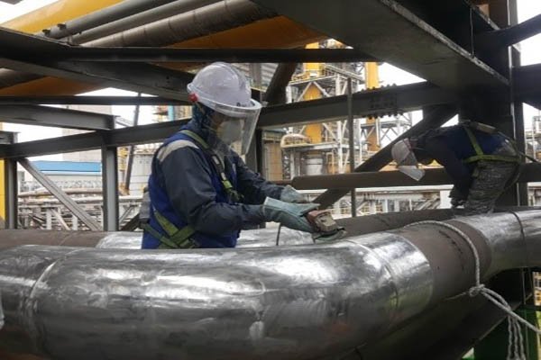 CSNRIComposites's tweet image. Clock Spring Contour tackles complex geometry on ammonia lines.  6 trained and certified installers from Dong-buk E&amp;amp;C executed 147 repairs in only 15 days.

bit.ly/2TQQGzP

#ClockSpringInc #innovation  #DongbukCorp #contour #composites #leaks #ammonia #geometry