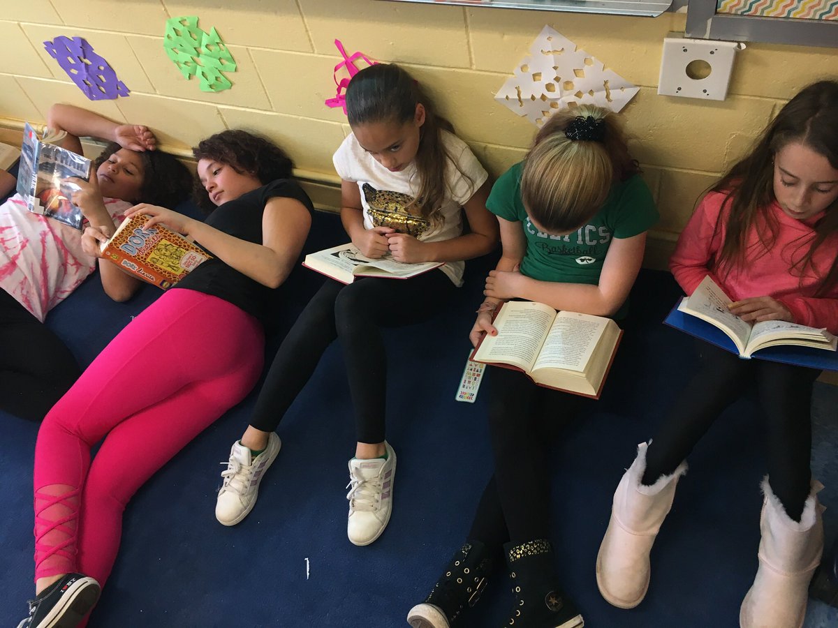 #reading &amp; #writing is always better when you have forts &amp; friends 😋📚