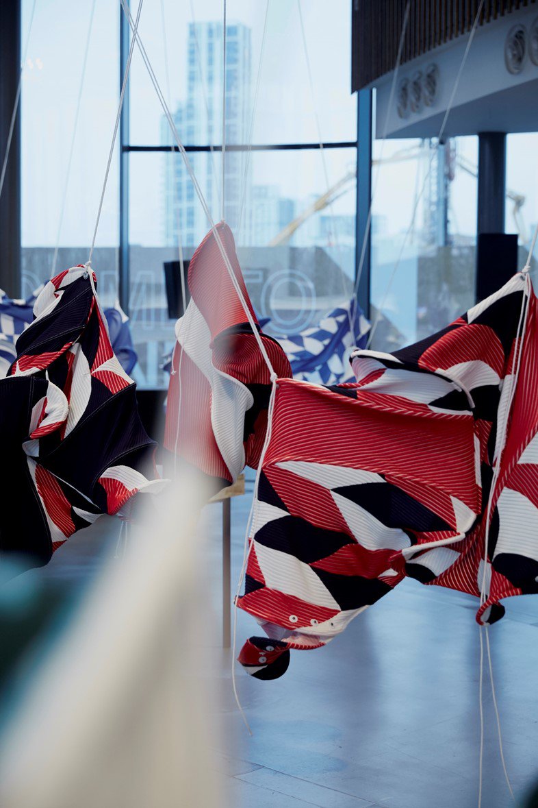 Fashion should be open to all: an interview with designer Richard Malone about his current London exhibition. 

anothermag.com/fashion-beauty…