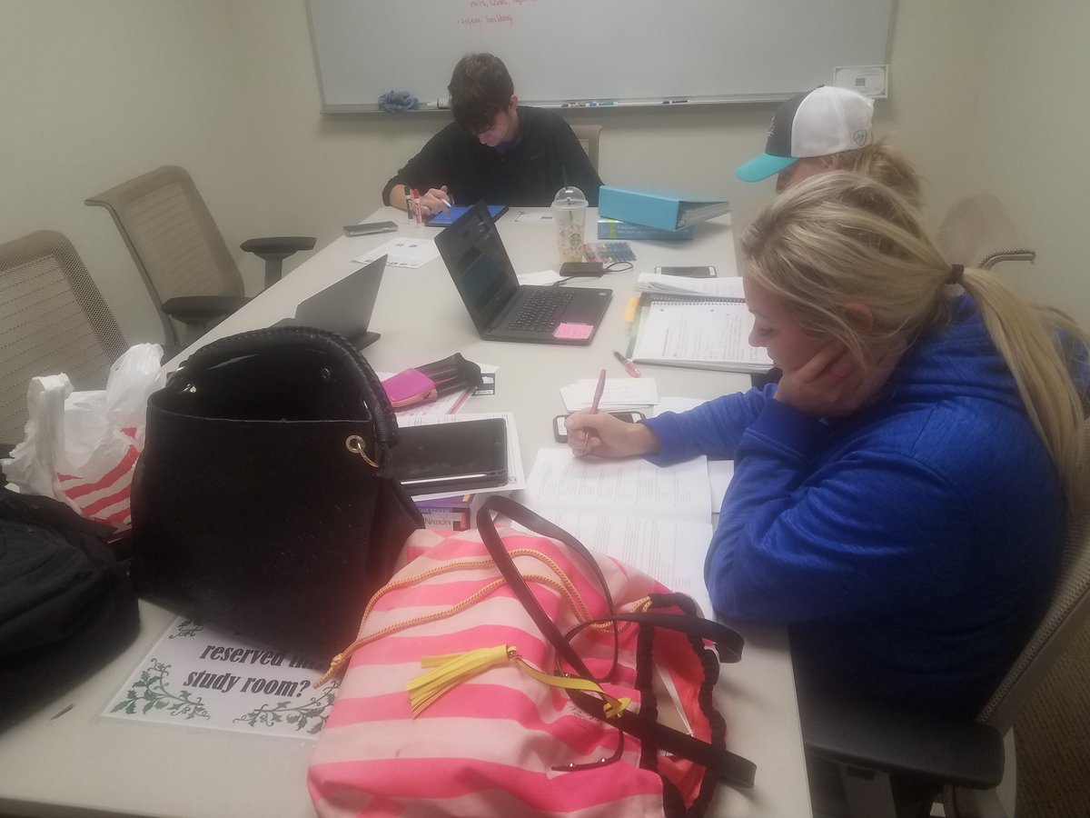 GraysonLibrary's tweet photo. @GraysonCollege students hitting the books hard in the #GraysonLibrary study rooms. "Push yourself because nobody is going to do it for you," (anonymous). #gcstudentsrock #pushingourselvesforgreatness https://t.co/9PgsIkTeVp