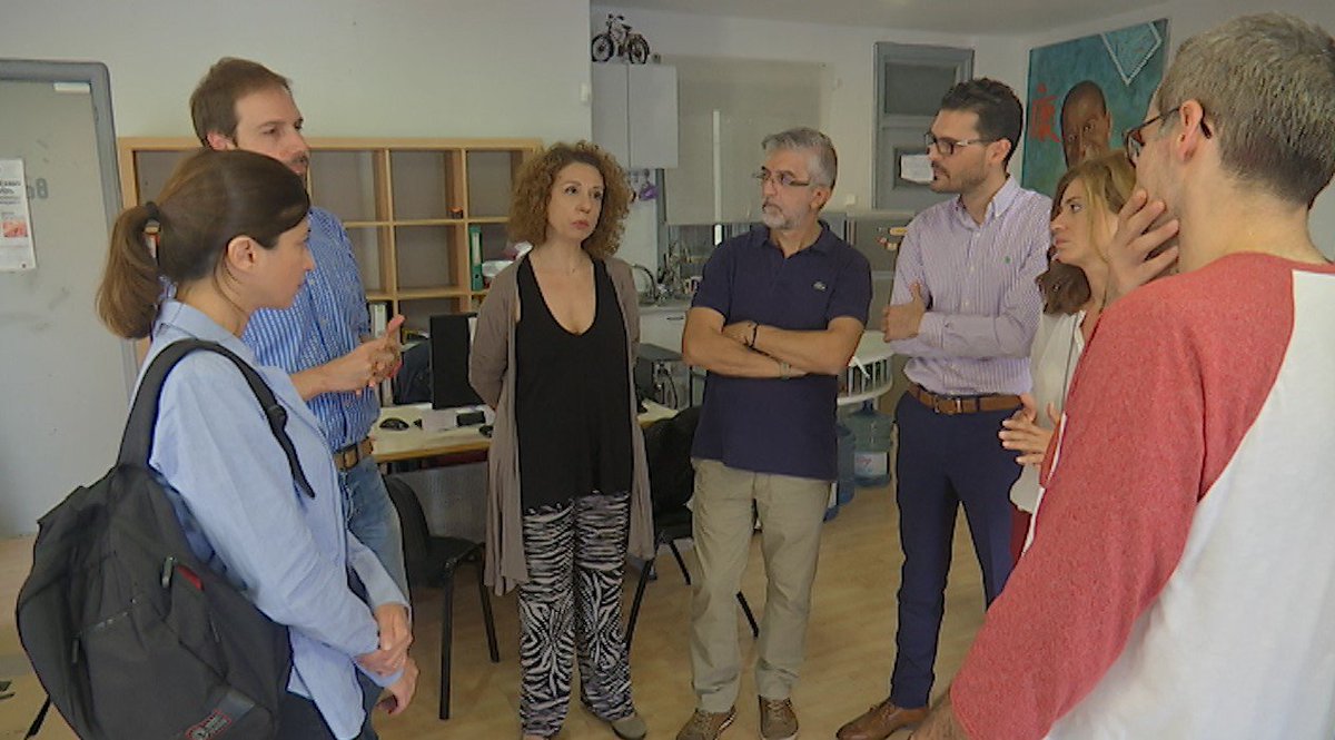 ERTreport's tweet photo. Σάββατο 1-12 Παγκόσμια Ημέρα κατά του #AIDS.
Το #ERTreport επιστρέφει το Σάββατο για 3η σεζόν με μια #ερευνα για τον ιό του #HIV
«Το τέλος του AIDS»
Σάββατο 5 Δεκεμβρίου @ 16:00 #ΕΡΤ1 #ΕΡΤHD
@positivevoicegr https://t.co/zG1UhuMcYu
