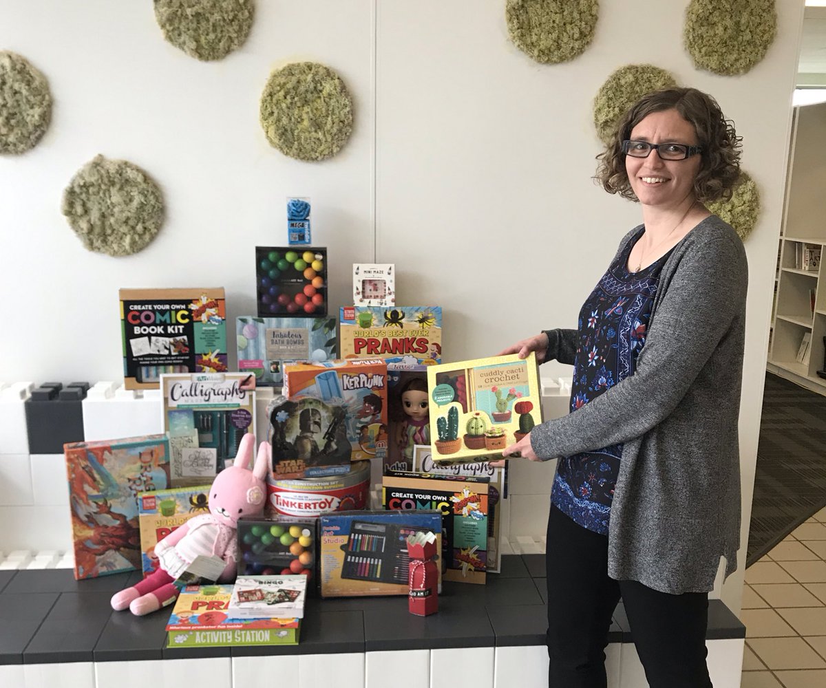Treefrog's tweet photo. Our #ToyMountain is growing! Don’t forget: We’re a drop off location for @CTVToronto’s incredible holiday toy drive! @tsatoronto 

NEEDED: gifts for those between the ages of 10 &amp; 17. https://t.co/gLKubMazpI