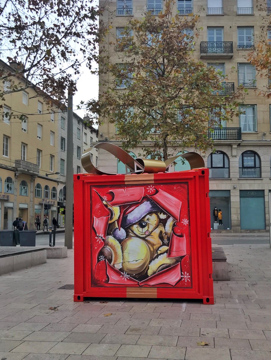 On continue de découvrir la magie de Noël dans les rues de #Saintetienne 🎄⭐️