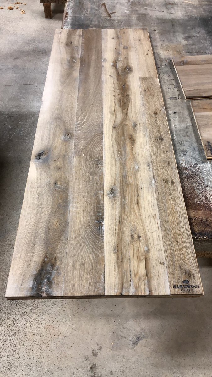 HWDCo's tweet image. Two new natural-face salvaged Texas Post Oak colorways. #hardwoodfloors #woodfloors